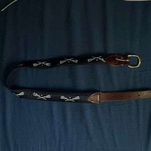 Boys size 30 vineyard vines belt